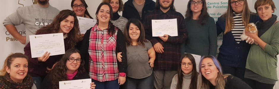 Foto final del grupo con sus diplomas